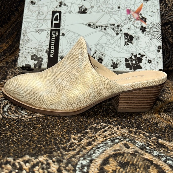 CL by Laundry - Coop Lizard Embossed Block
Heel Mule - Picture 2 of 8